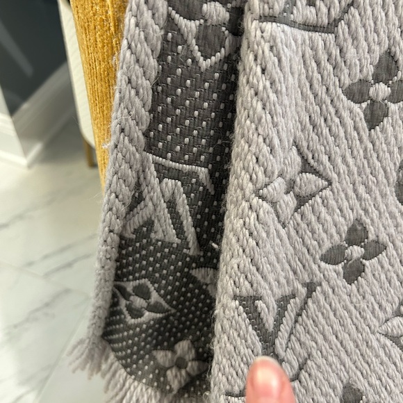 Louis Vuitton wool scarf 100% authentic - Picture 4 of 9